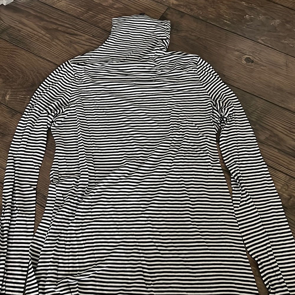 Banana Republic- Black and White turtleneck long sleeve. Size M